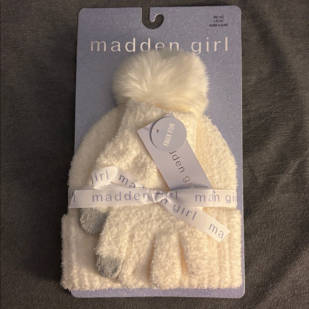 NEW Madden Girl Beanie and Glove Set